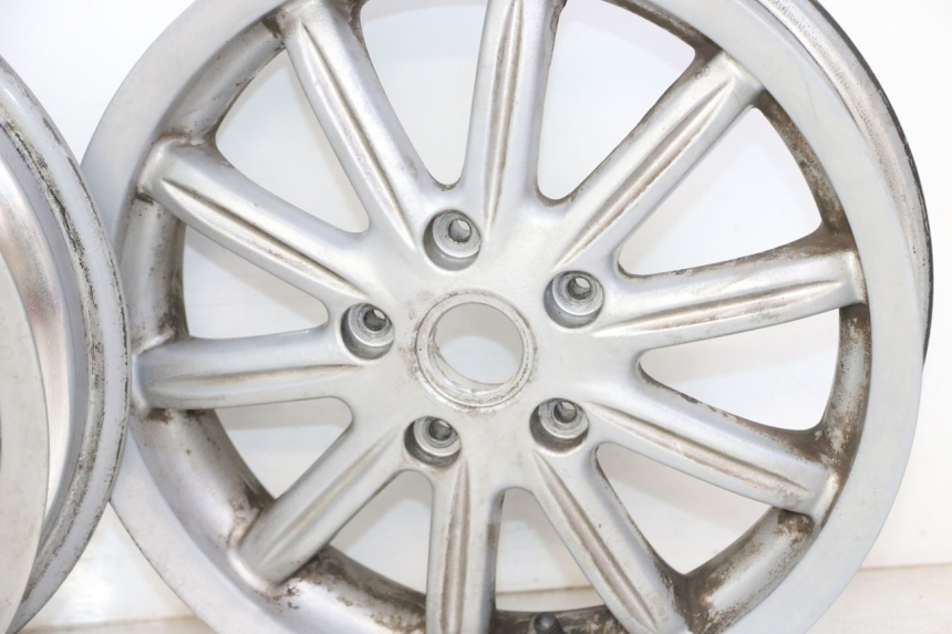 photo de FELGENPAAR PIAGGIO MP3 LT 300 (2010 - 2016) - Fokus auf die Struktur