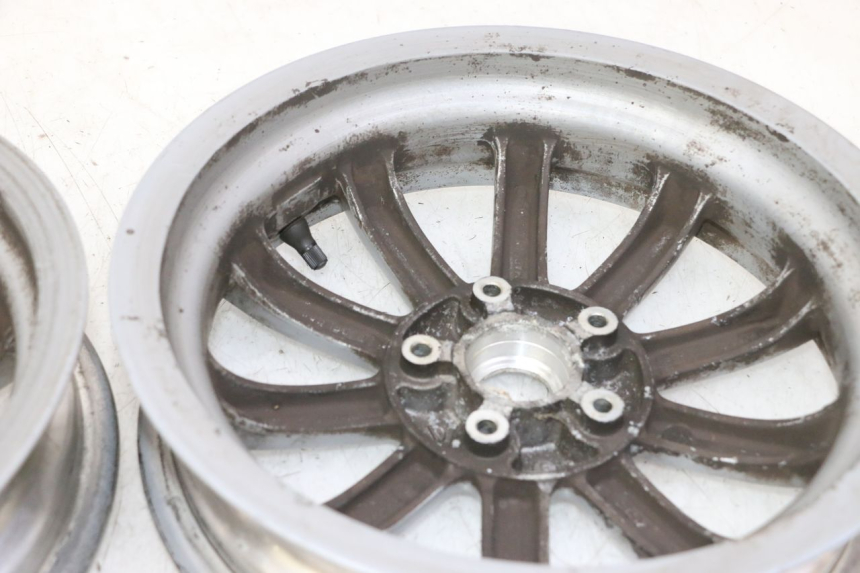 photo de FELGENPAAR PIAGGIO MP3 LT 300 (2010 - 2016) - Technische Nahaufnahme