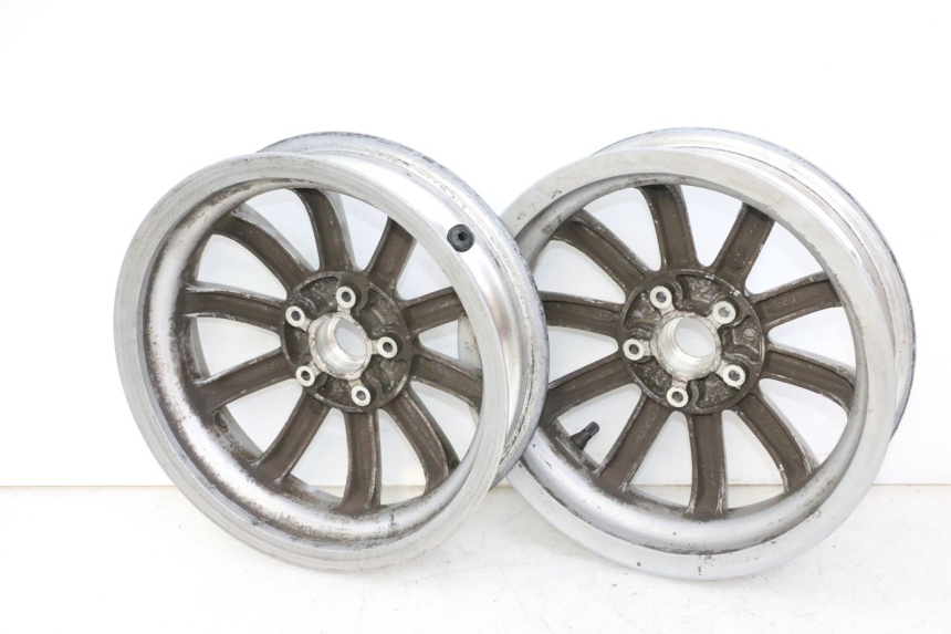 photo de FELGENPAAR PIAGGIO MP3 LT 300 (2010 - 2016) - Details der Befestigungspunkte