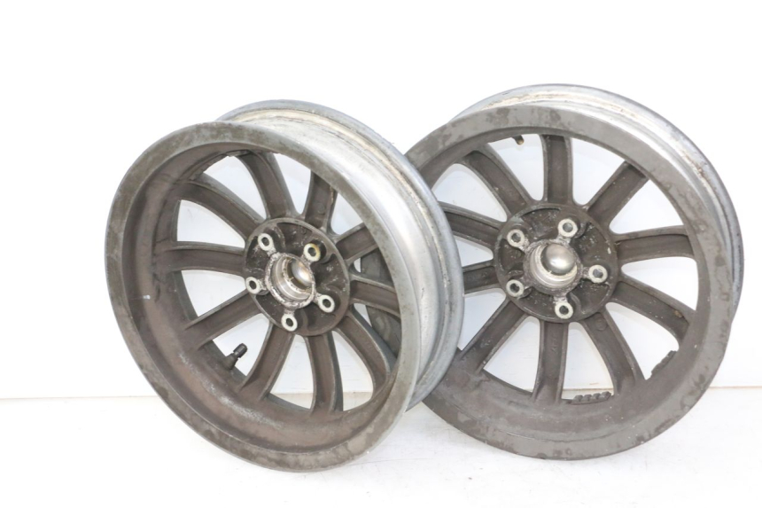 photo de FELGE PAAR PIAGGIO MP3 125 (2006 - 2014) - Details der Befestigungspunkte