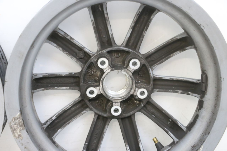 photo de FELGE PAAR PIAGGIO MP3 RL 250 (2006 - 2010) - Charakteristische Merkmale