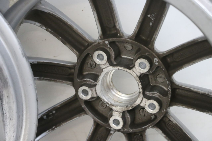 photo de FELGE PAAR PIAGGIO MP3 RL 250 (2006 - 2010) - Fokus auf die Struktur