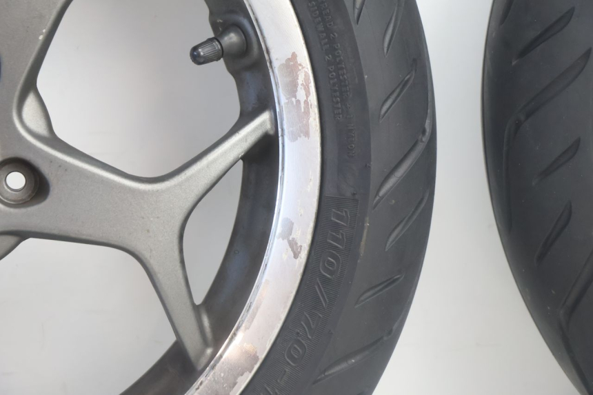 photo de FELGE PAAR PIAGGIO MP3 500 (2016 - 2018) - Oberflächenzustand und Material