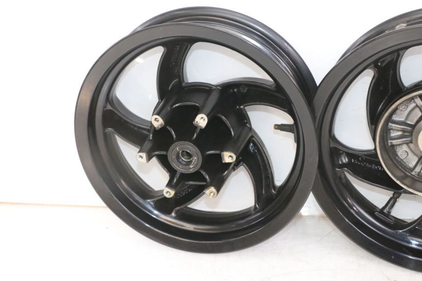 photo de FELGE PAAR PIAGGIO NEW TYPHOON 50 (2018 - 2021) - Weitere Ansicht des Artikels