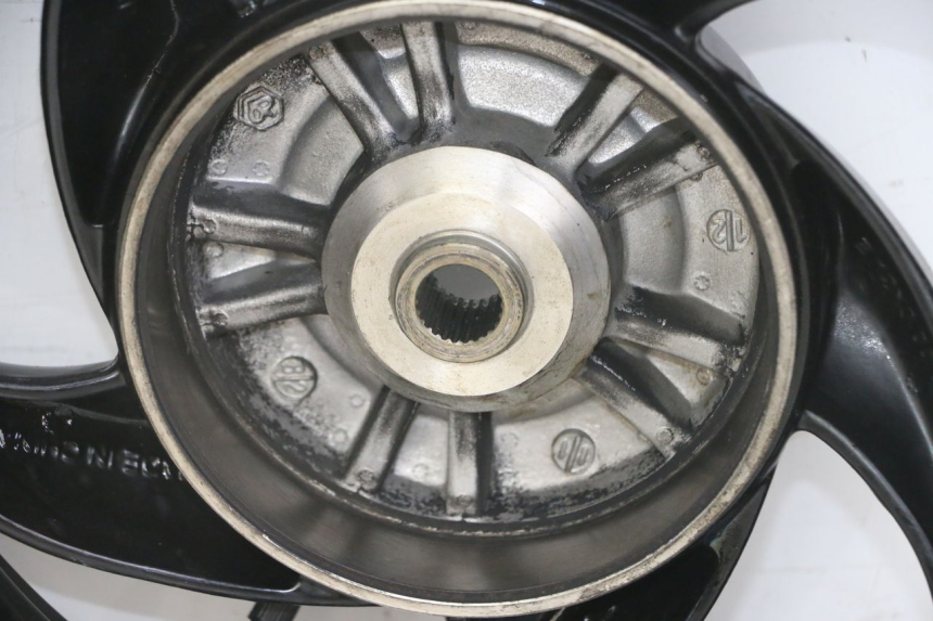 photo de FELGE PAAR PIAGGIO NEW TYPHOON 50 (2018 - 2021) - Fokus auf die Struktur