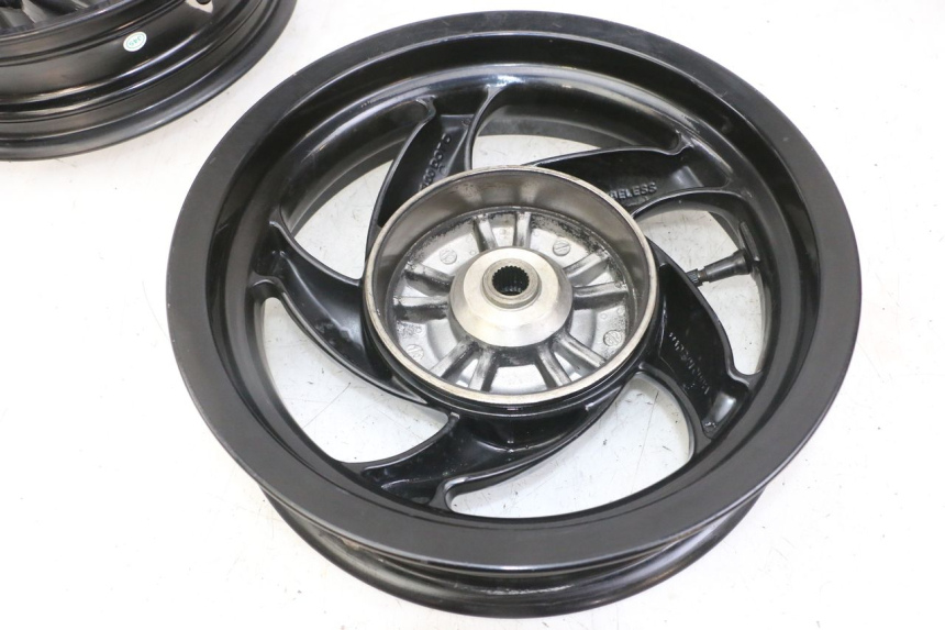 photo de FELGE PAAR PIAGGIO NEW TYPHOON 50 (2018 - 2021) - Oberflächenzustand und Material