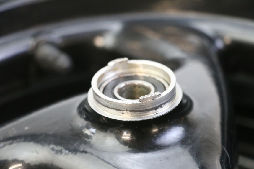 photo de FELGE PAAR PEUGEOT ELYSTAR 50 (2002 - 2014) - Zoom auf Gebrauchszustand