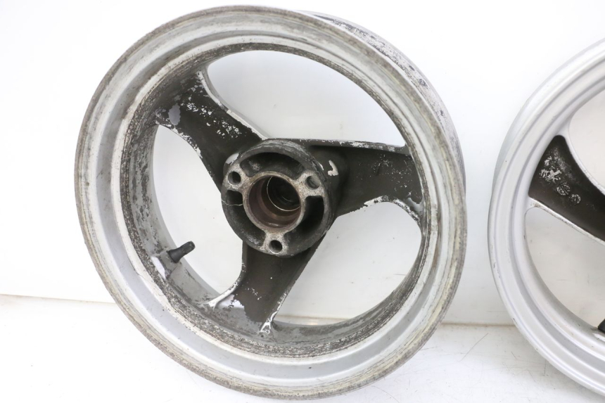 photo de FELGE PAAR PEUGEOT ELYSTAR 50 (2002 - 2014) - Hochauflösende Nahaufnahme