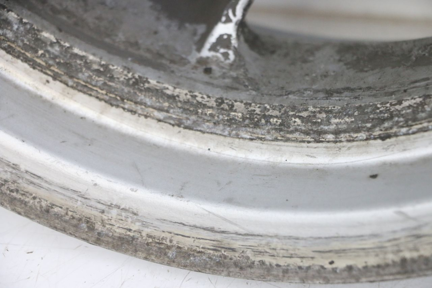 photo de FELGE PAAR PEUGEOT ELYSTAR 50 (2002 - 2014) - Fokus auf die Struktur