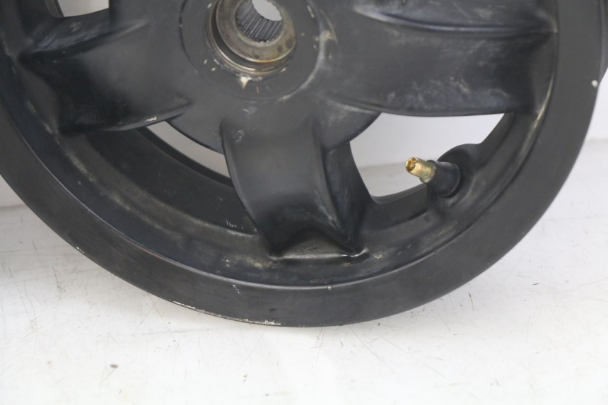 photo de FELGENPAAR PIAGGIO ZIP 4T 50 (2018 - 2020) - Fokus auf die Struktur