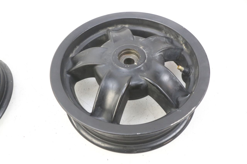 photo de FELGENPAAR PIAGGIO ZIP 4T 50 (2018 - 2020) - Technische Nahaufnahme