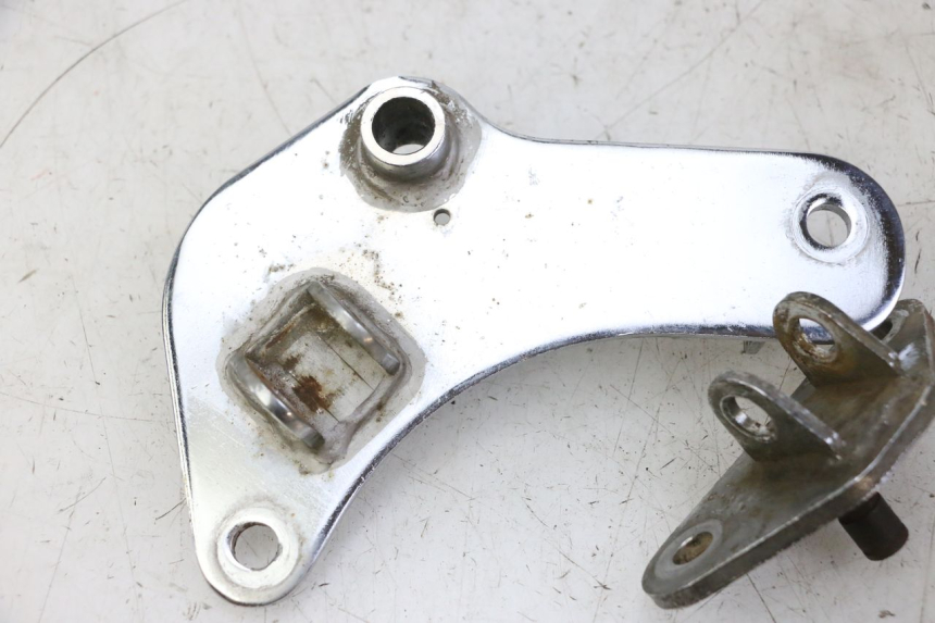 photo de FUSSRASTEN PLATTE VORN HYOSUNG GV AQUILA 125 (2000 - 2009) - Detailansicht des Bauteils