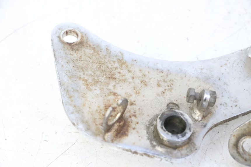 photo de FUSSRASTEN PLATTE VORN HYOSUNG GV AQUILA 125 (2000 - 2009) - Alternative Perspektive