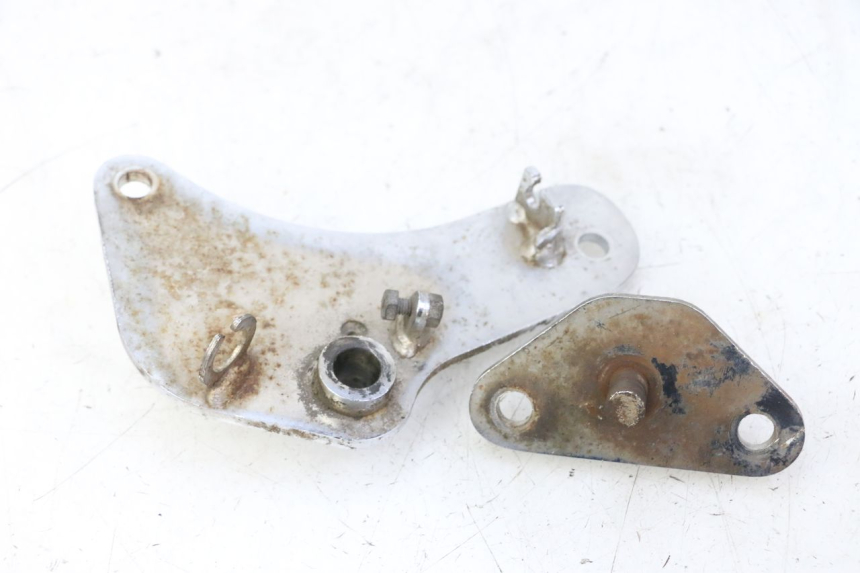 photo de FUSSRASTEN PLATTE VORN HYOSUNG GV AQUILA 125 (2000 - 2009) - Technische Nahaufnahme