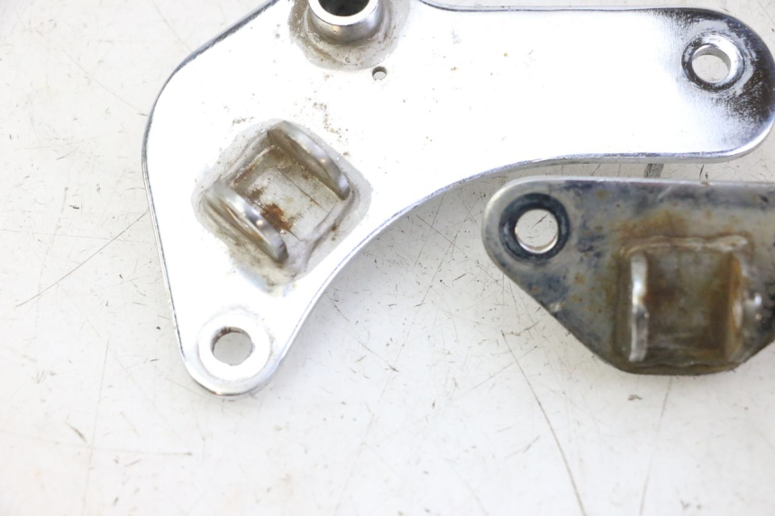 photo de FUSSRASTEN PLATTE VORN HYOSUNG GV AQUILA 125 (2000 - 2009) - Details der Befestigungspunkte