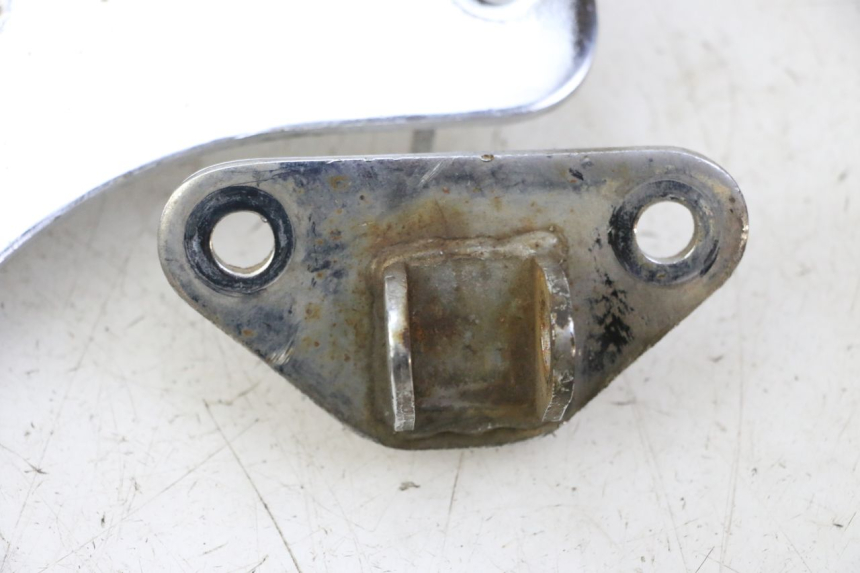 photo de FUSSRASTEN PLATTE VORN HYOSUNG GV AQUILA 125 (2000 - 2009) - Oberflächenzustand und Material