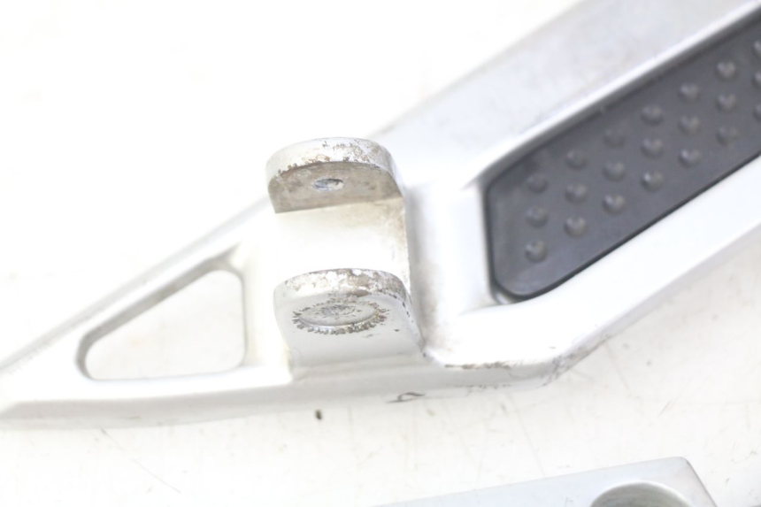 photo de VORDERE FUßRASTENHALTERUNGSPAR. YAMAHA FJR ABS 1300 (2006 - 2012) - Zoom auf Komponenten