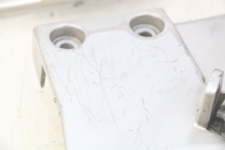 photo de VORDERE FUßRASTENHALTERUNGSPAR. YAMAHA FJR ABS 1300 (2006 - 2012) - Oberflächenzustand und Material