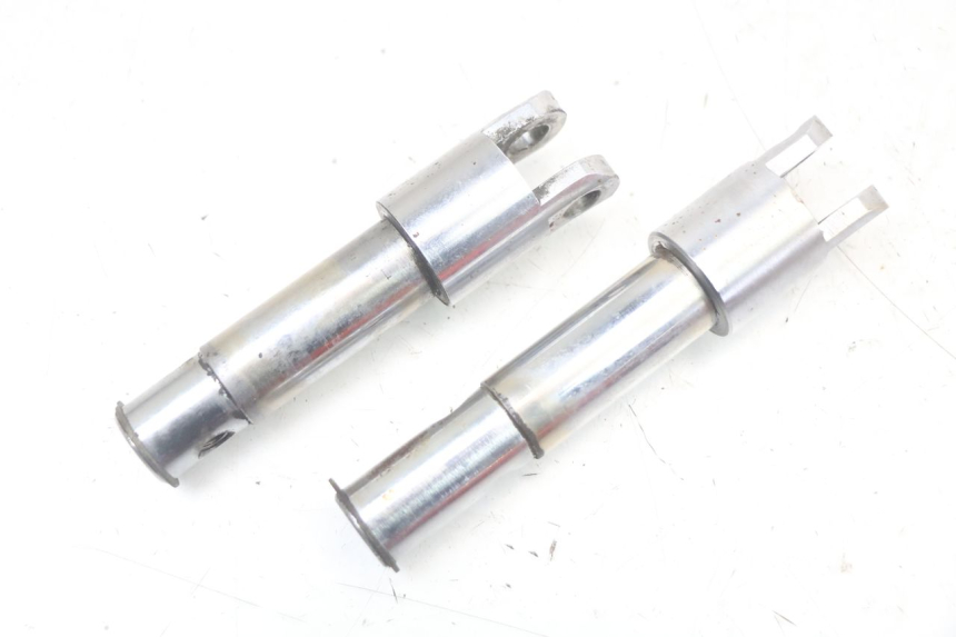 photo de FUSSRASTEN PLATTE VORN HARLEY DAVIDSON SPORTSTER XL CUSTOM 883 (1999 - 2006) - Zoom auf Gebrauchszustand