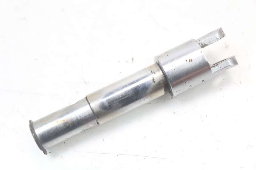 photo de FUSSRASTEN PLATTE VORN HARLEY DAVIDSON SPORTSTER XL CUSTOM 883 (1999 - 2006) - Details der Befestigungspunkte