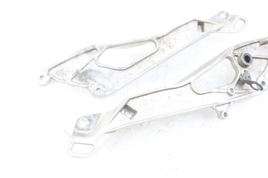 photo de VORDERE FUßRASTENHALTERUNGSPAR. YAMAHA TDM ABS 900 (2002 - 2014) - Zoom auf Gebrauchszustand