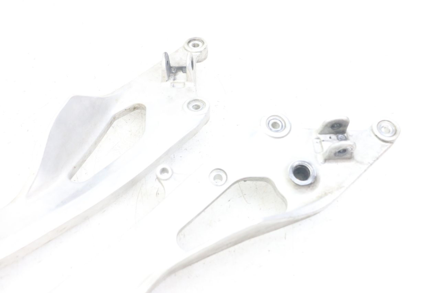 photo de VORDERE FUßRASTENHALTERUNGSPAR. YAMAHA TDM ABS 900 (2002 - 2014) - Details der Befestigungspunkte