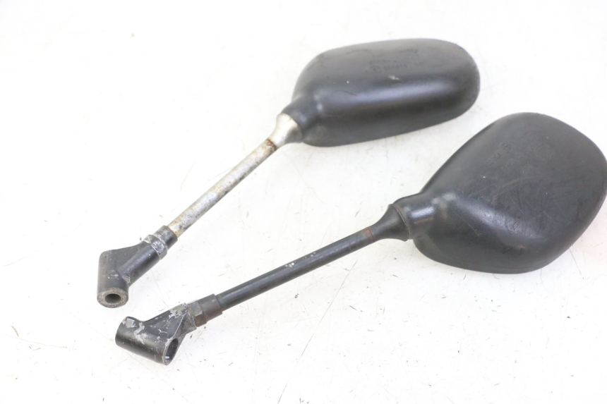 photo de SPIEGEL PAAR PEUGEOT KISBEE 4T 50 (2010 - 2017) - Details der Befestigungspunkte