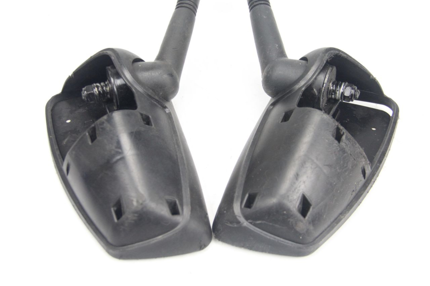 photo de SPIEGEL PAAR PEUGEOT SATELIS 125 (2013 - 2018) - Details der Befestigungspunkte