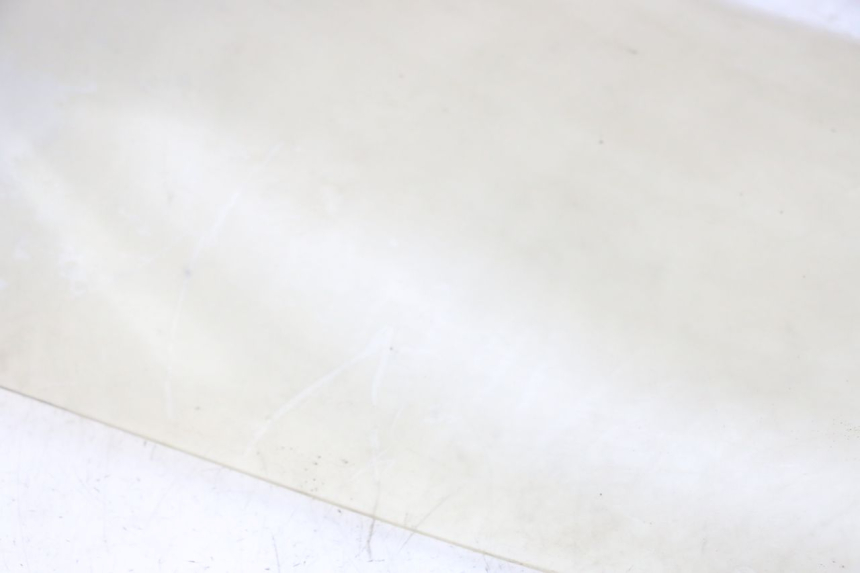 photo de WINDSCHUTZSCHEIBE SUZUKI BURGMAN 125 (2007 - 2014) - Hochauflösende Nahaufnahme