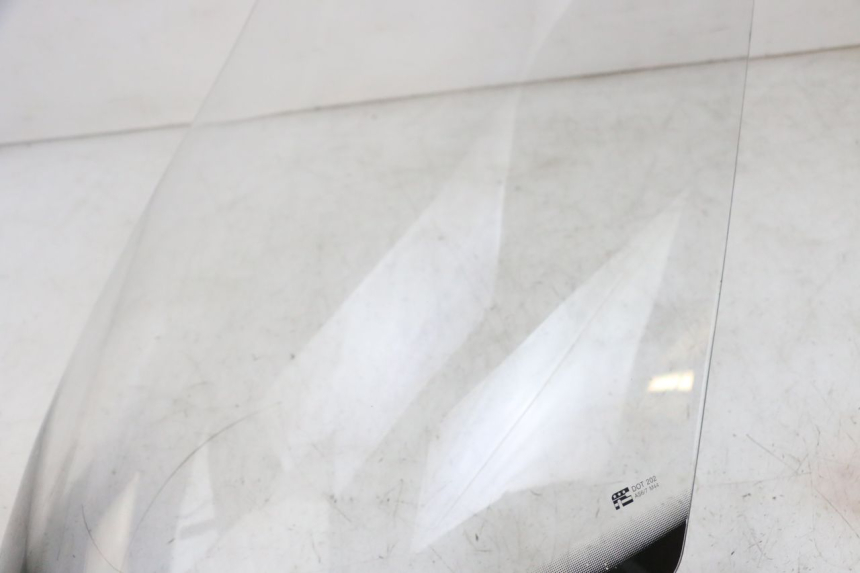 photo de WINDSCHUTZSCHEIBE SUZUKI BURGMAN 125 (2007 - 2014) - Detailansicht des Bauteils