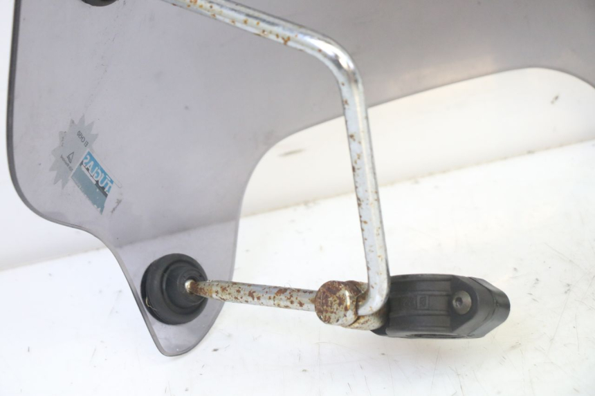 photo de WINDSCHUTZSCHEIBE APRILIA CLASSIC 125 (1995 - 2001) - Details der Befestigungspunkte