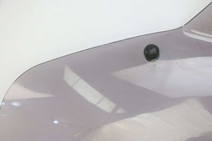 photo de WINDSCHUTZSCHEIBE PEUGEOT ELYSTAR 125 (2002 - 2007) - Hochauflösende Nahaufnahme