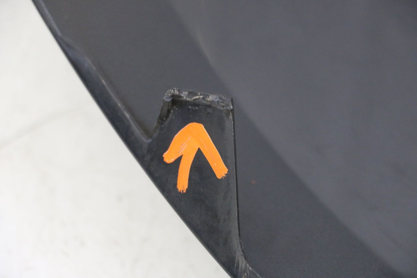 photo de WINDSCHUTZSCHEIBE PEUGEOT ELYSTAR 50 (2002 - 2014) - Fokus auf die Struktur