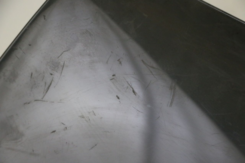 photo de WINDSCHUTZSCHEIBE PEUGEOT ELYSTAR 50 (2002 - 2014) - Zoom auf Gebrauchszustand