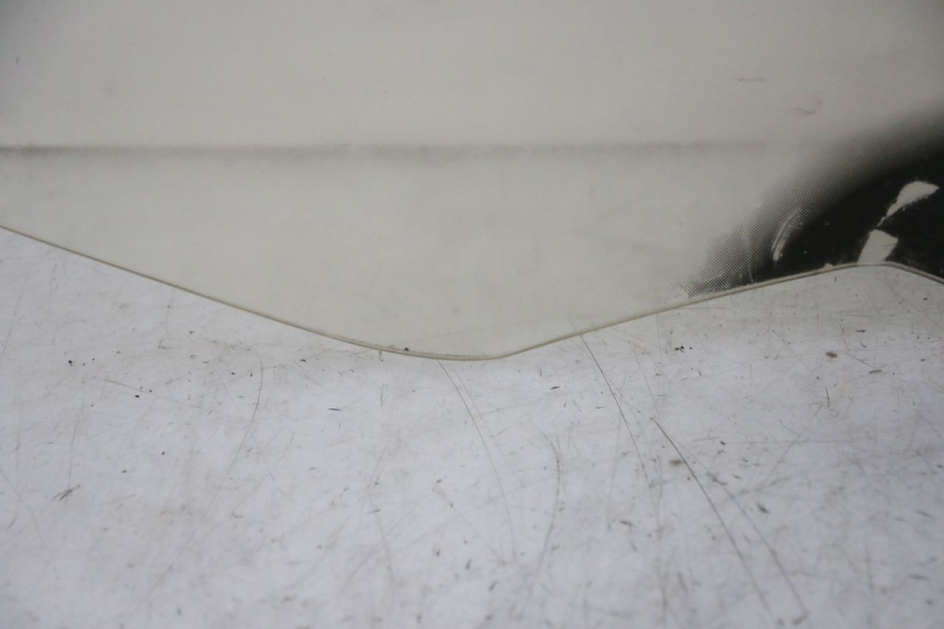 photo de WINDSCHUTZSCHEIBE HONDA FES S-WING SWING ABS 125 (2007 - 2015) - Fokus auf die Struktur