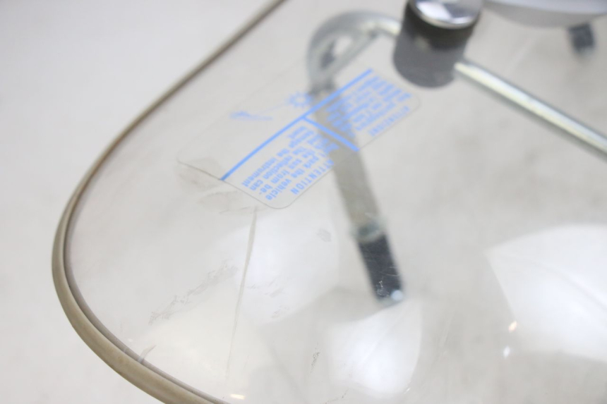 photo de WINDSCHUTZSCHEIBE PIAGGIO FLY 125 (2005 - 2012) - Details der Befestigungspunkte
