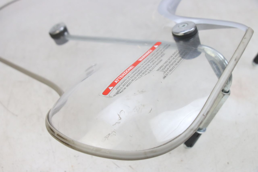 photo de WINDSCHUTZSCHEIBE PIAGGIO FLY 125 (2005 - 2012) - Oberflächenzustand und Material
