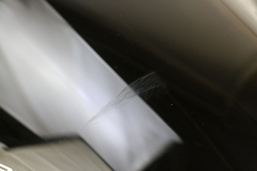 photo de WINDSCHUTZSCHEIBE PIAGGIO MP3 HPE 300 (2019 - 2026) - Details der Befestigungspunkte