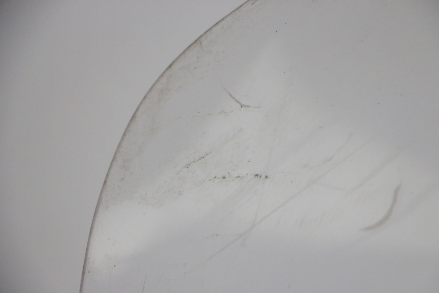 photo de WINDSCHUTZSCHEIBE PIAGGIO MP3 RL 250 (2006 - 2010) - Fokus auf die Struktur