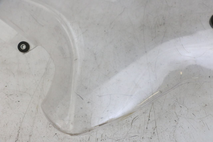 photo de WINDSCHUTZSCHEIBE PIAGGIO MP3 RL 250 (2006 - 2010) - Technische Nahaufnahme