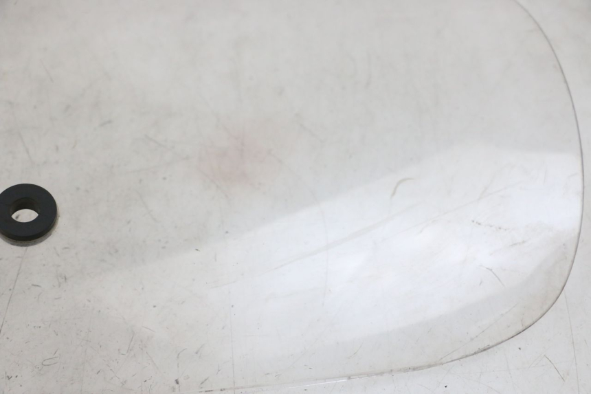 photo de WINDSCHUTZSCHEIBE PIAGGIO MP3 RL 250 (2006 - 2010) - Details der Befestigungspunkte