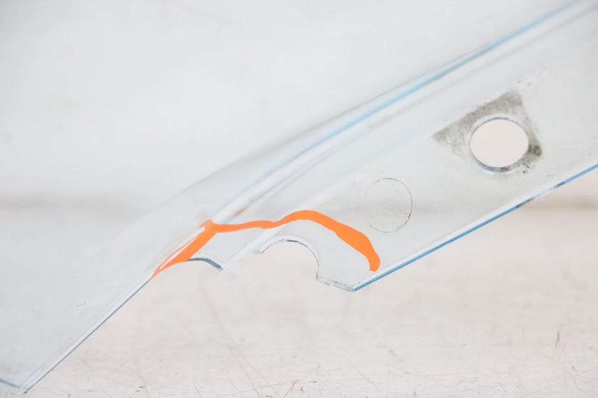 photo de WINDSCHUTZSCHEIBE PIAGGIO MP3 125 (2006 - 2014) - Detaillierte Sichtprüfung