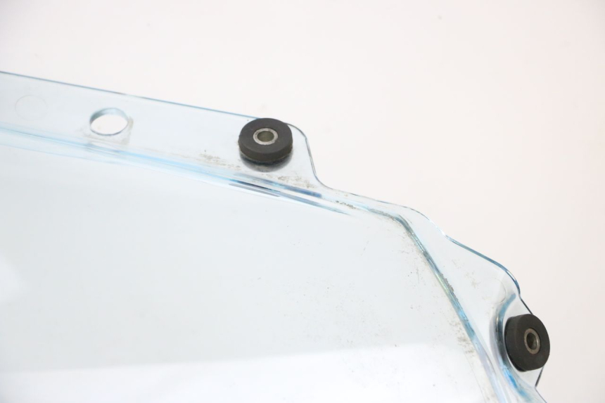 photo de WINDSCHUTZSCHEIBE PIAGGIO MP3 125 (2006 - 2014) - Fokus auf die Struktur