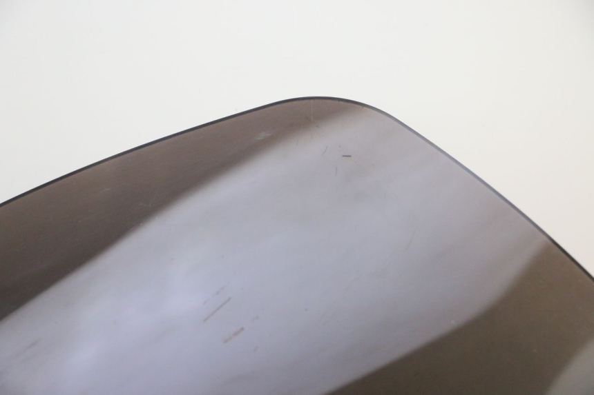 photo de WINDSCHUTZSCHEIBE PIAGGIO MP3 RL 250 (2006 - 2010) - Fokus auf die Struktur
