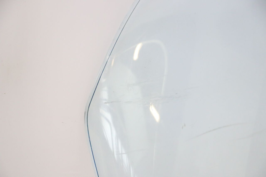 photo de WINDSCHUTZSCHEIBE PIAGGIO MP3 125 (2006 - 2014) - Fokus auf die Struktur
