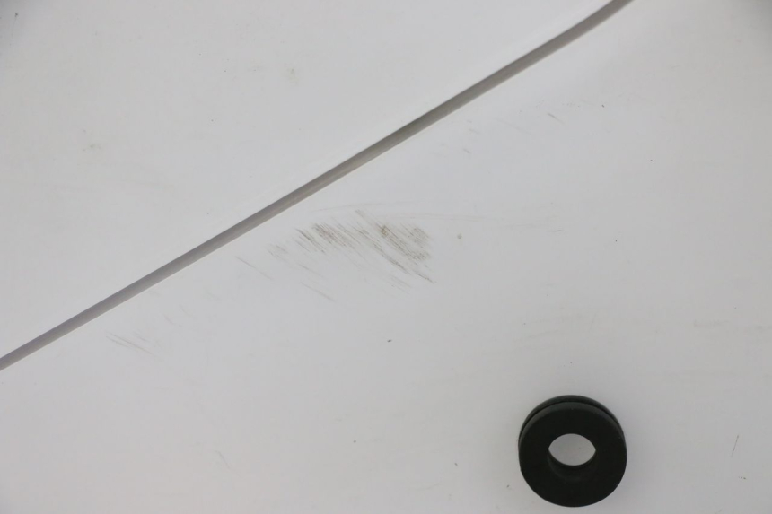 photo de WINDSCHUTZSCHEIBE PIAGGIO NRG POWER PUREJET 50 (2018 - 2021) - Details der Befestigungspunkte