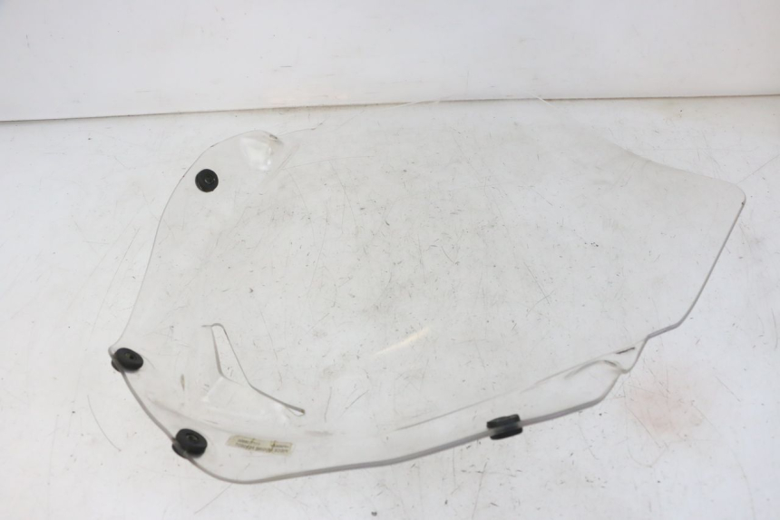 photo de WINDSCHUTZSCHEIBE PEUGEOT SATELIS COMPRESSOR K15 125 (2006 - 2009) - Detailansicht des Bauteils