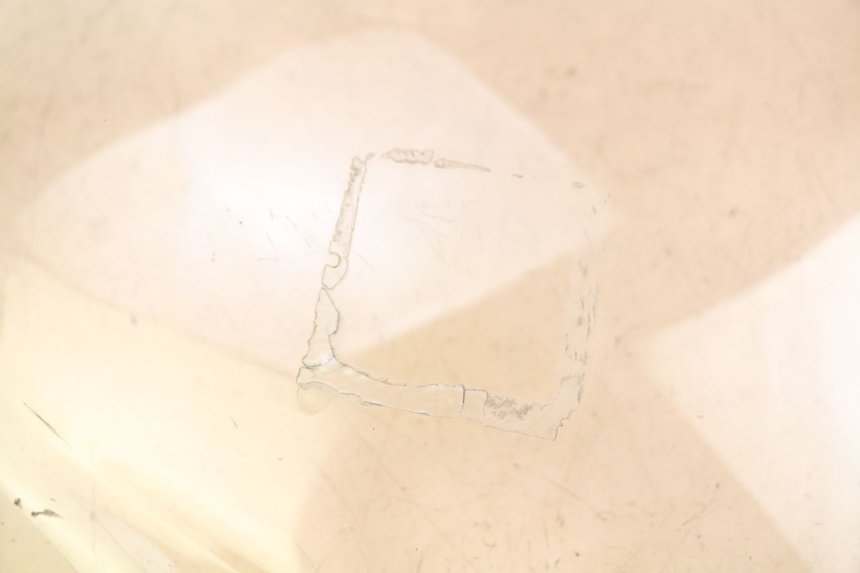 photo de WINDSCHUTZSCHEIBE PEUGEOT SATELIS 125 (2010 - 2012) - Details der Befestigungspunkte