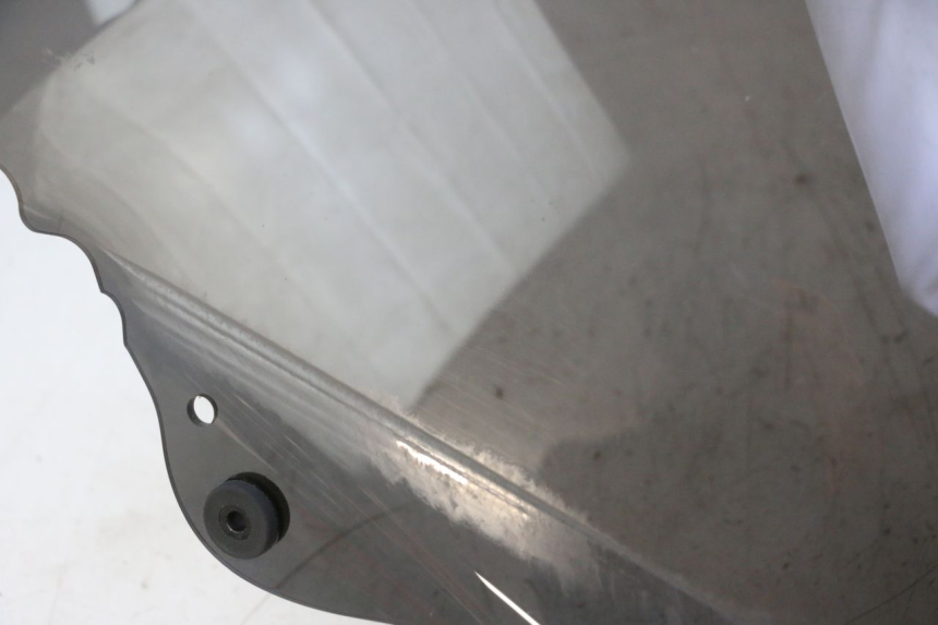 photo de WINDSCHUTZSCHEIBE PEUGEOT SATELIS 125 (2013 - 2018) - Detailansicht des Bauteils