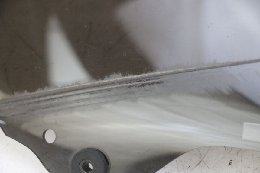 photo de WINDSCHUTZSCHEIBE PEUGEOT SATELIS 125 (2013 - 2018) - Zoom auf Komponenten